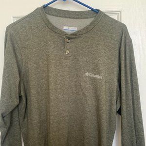 Men's Green Columbia Long Sleeve Henley.  Size S.